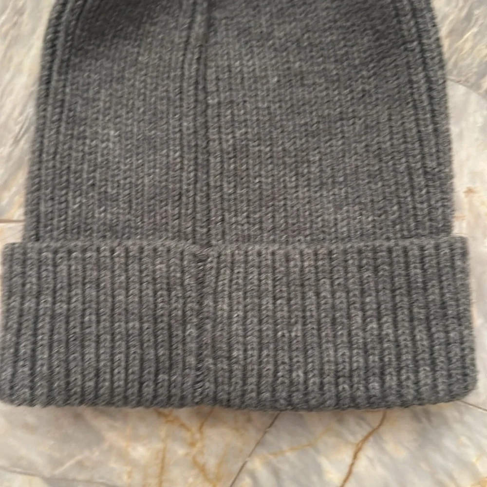 NORTH FACE UNISEX GRAY WOOL HAT with Pom ONE SIZE